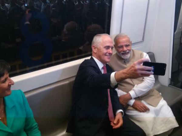 मोदी-मोदी की आवाज से गूंज उठा मेट्रो स्टेशन