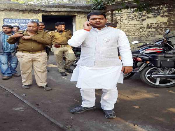 संजीव सिंह पर है पूर्व डिप्टी मेयर नीरज सिंह की हत्या का आरोप