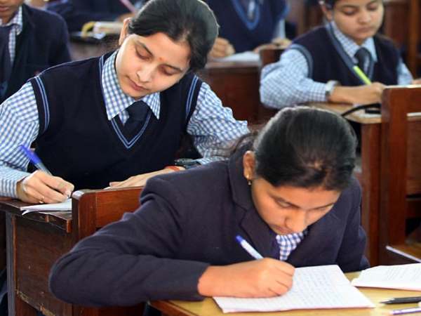 सीबीएसई परीक्षा में 12वीं के छात्रों से सवाल, क्या बेहतर- जलाना या दफनाना? सीबीएसई परीक्षा में 12वीं के छात्रों से सवाल, क्या बेहतर- जलाना या दफनाना?