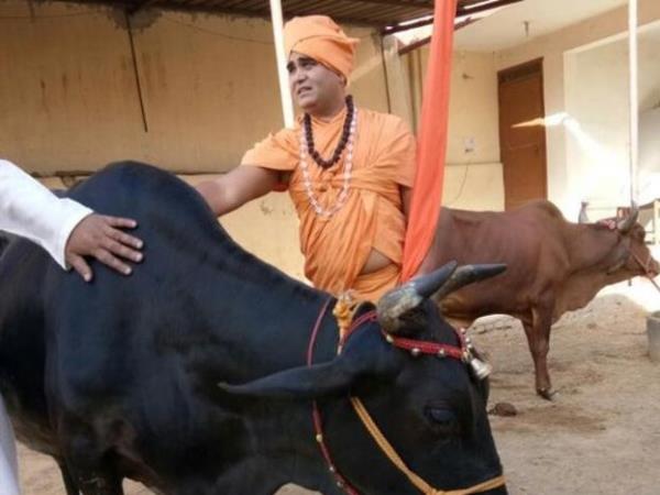 गौरक्षकों को काबू करने के लिए पीएम मोदी करें पहल: शंकराचार्य गौरक्षकों को काबू करने के लिए पीएम मोदी करें पहल: शंकराचार्य