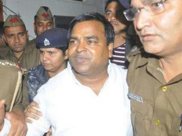 गायत्री प्रजापति केस: जांच कर रही महिला अफसर पद से हटाई गई गायत्री प्रजापति केस: जांच कर रही महिला अफसर पद से हटाई गई