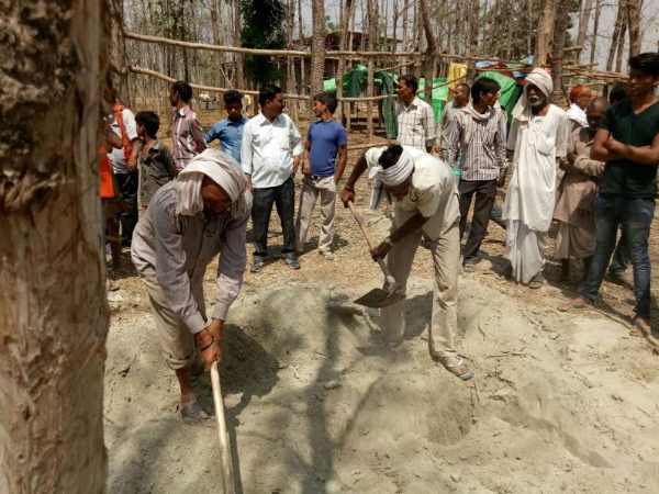 बहराइचः डॉक्टर गौरक्षा के नाम पर करता रहा ये पाप, जानिए गाय से लाभ कमाने का क्या निकाला फॉर्मूला! बहराइचः डॉक्टर गौरक्षा के नाम पर करता रहा ये पाप, जानिए गाय से लाभ कमाने का क्या निकाला फॉर्मूला!