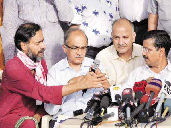योगेंद्र यादव ने लिखी अरविंद केजरीवाल को चिट्ठी कहा-जनता की आशा जगाकर उसे तोड़ना बहुत बड़ा पाप योगेंद्र यादव ने लिखी अरविंद केजरीवाल को चिट्ठी कहा-जनता की आशा जगाकर उसे तोड़ना बहुत बड़ा पाप