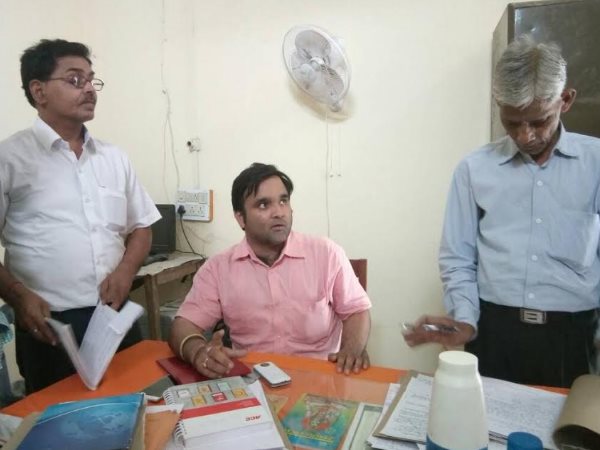 कम पढ़े-लिखे ही नहीं होते साइबर क्राइम का शिकार, मजिस्ट्रेट से भी ऐंठ लिए गए हजारों कम पढ़े-लिखे ही नहीं होते साइबर क्राइम का शिकार, मजिस्ट्रेट से भी ऐंठ लिए गए हजारों
