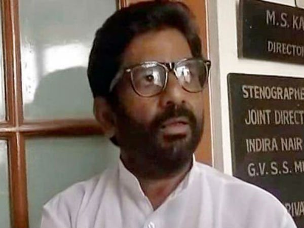 एअर इंडिया से बैन हटने के बाद आज 'चप्पलमार सांसद' jरवींद्र गायकवाड़ की पहली फ्लाइट एअर इंडिया से बैन हटने के बाद आज 'चप्पलमार सांसद' jरवींद्र गायकवाड़ की पहली फ्लाइट