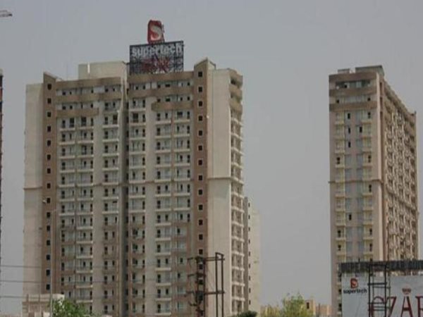 महंगा पड़ सकता है 'सुपरटेक' से फ्लैट खरीदना! HC ने सील किए 1,060 फ्लैट्स महंगा पड़ सकता है 'सुपरटेक' से फ्लैट खरीदना! HC ने सील किए 1,060 फ्लैट्स
