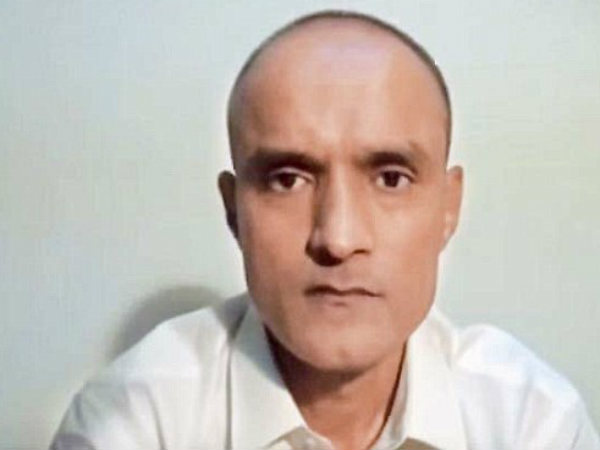 मां को बिना मंगलसूत्र देख डरे कुलभूषण, पूछा, 'बाबा कैसे हैं?'