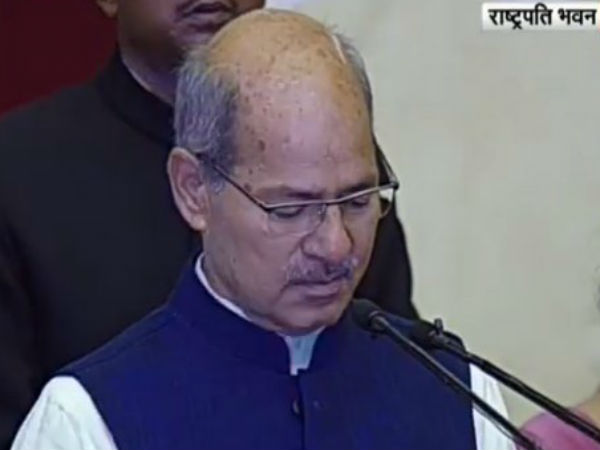 नर्मदा बचाओ अभियान के लिए 18 घंटे उड़ाया विमान