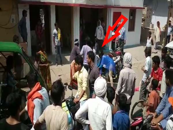 VIDEO: महिलाओं ने की ऐसी लड़ाई, एक-दूसरे को छोड़े ही न कोई! VIDEO: महिलाओं ने की ऐसी लड़ाई, एक-दूसरे को छोड़े ही न कोई!