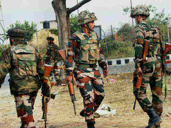 उरी में जवानों का सिर कलम करने आए BAT आतंकियों को सेना ने मार गिराया उरी में जवानों का सिर कलम करने आए BAT आतंकियों को सेना ने मार गिराया