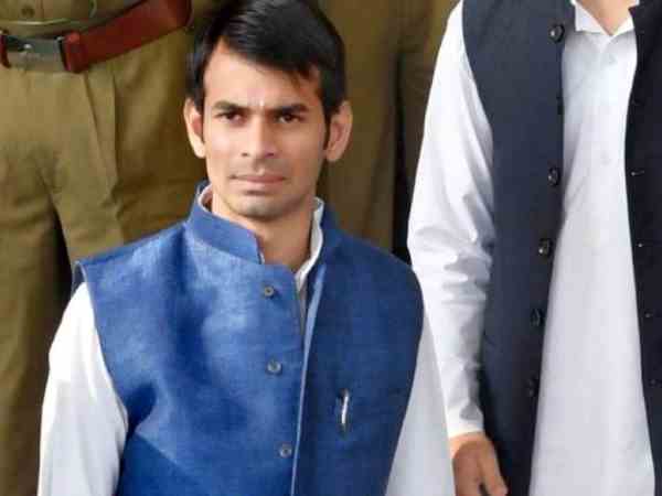 तेजप्रताप को समझाने में लगा परिवार