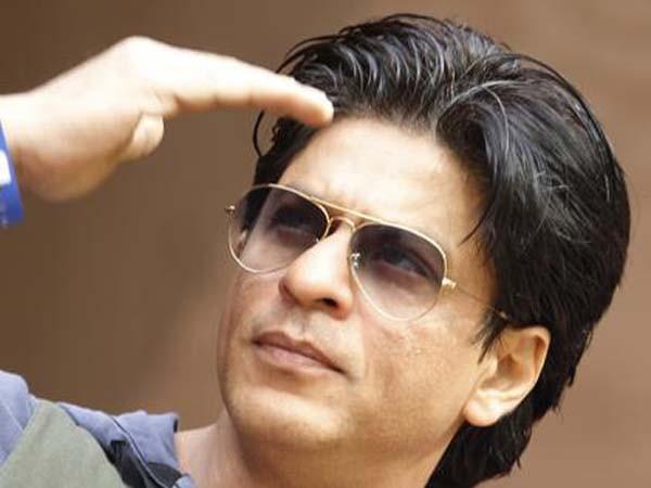 Mobile and purse stolen in Shah Rukh Khan's Birthday Party Mobile and purse stolen in Shah Rukh Khan's Birthday Party