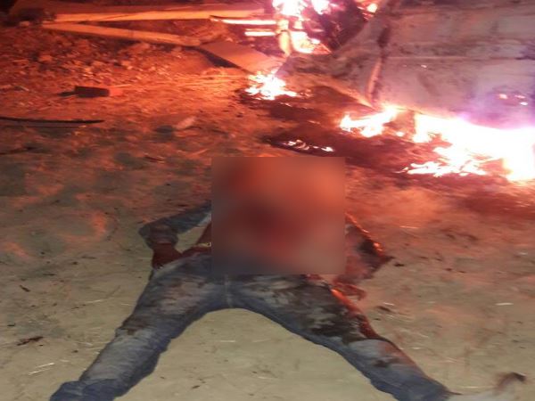 PICS: दो गुटों में अपनी पार्टी के समर्थन को लेकर जंग, 5 लोगों की मौत PICS: दो गुटों में अपनी पार्टी के समर्थन को लेकर जंग, 5 लोगों की मौत