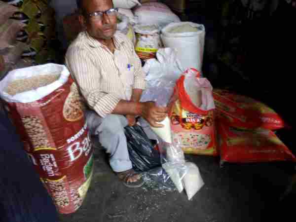 व्यापारियों ने की अभद्रता