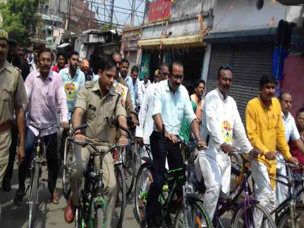 जागरुक किसे किया, यह समझ में नहीं आया