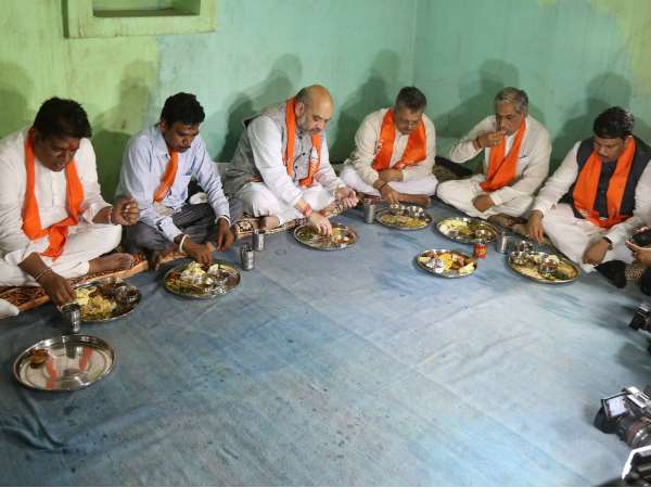 Gujarat, tribal, cooler, toilet, LPG, bjp president Amit Shah, अमित शाह, बाजपा, गुजरात, आदिवासी Gujarat, tribal, cooler, toilet, LPG, bjp president Amit Shah, अमित शाह, बाजपा, गुजरात, आदिवासी