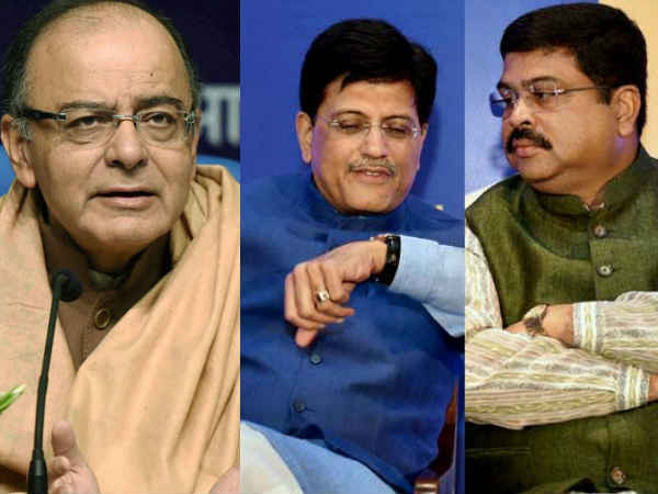 अपनी ही कामवाली को मंत्री समझ बैठे और '3 ईडियट्स' बन गए मोदी के ये मिनिस्टर्स अपनी ही कामवाली को मंत्री समझ बैठे और '3 ईडियट्स' बन गए मोदी के ये मिनिस्टर्स