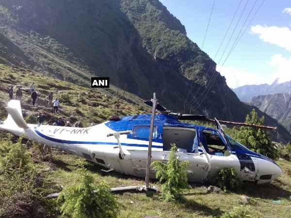 helicopter बद्रीनाथ में हेलीकॉप्टर दुर्घटनाग्रस्त, ब्लेड से कटकर इंजीनियर की मौत helicopter बद्रीनाथ में हेलीकॉप्टर दुर्घटनाग्रस्त, ब्लेड से कटकर इंजीनियर की मौत
