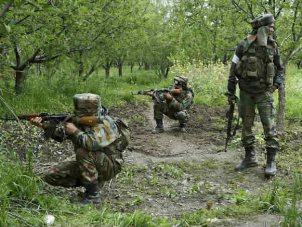 नॉर्थ कश्मीर के हंदवाड़ा में गिरफ्तार हिजबुल मुजाहिद्दीन के दो आतंकवादी नॉर्थ कश्मीर के हंदवाड़ा में गिरफ्तार हिजबुल मुजाहिद्दीन के दो आतंकवादी