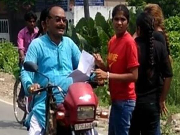 देखिए हाइवे की वो हसीनाएं जो देती थीं हुस्न का सिग्नल देखिए हाइवे की वो हसीनाएं जो देती थीं हुस्न का सिग्नल