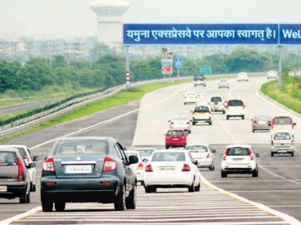 यमुना एक्सप्रेस पर दर्दनाक हादसे में 3 मरे, गाड़ियां टकराईंं यमुना एक्सप्रेस पर दर्दनाक हादसे में 3 मरे, गाड़ियां टकराईंं