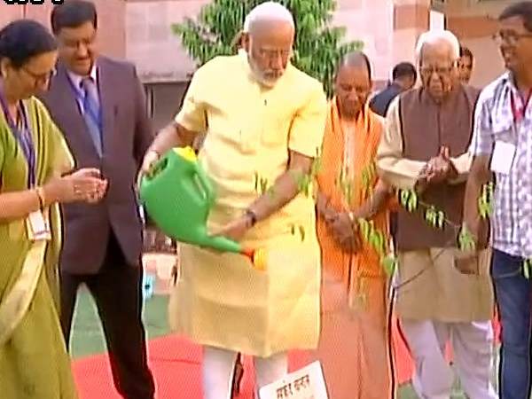 PM Modi arrives in Lucknow, inaugurated new campus of CDRI. PM Modi arrives in Lucknow, inaugurated new campus of CDRI.