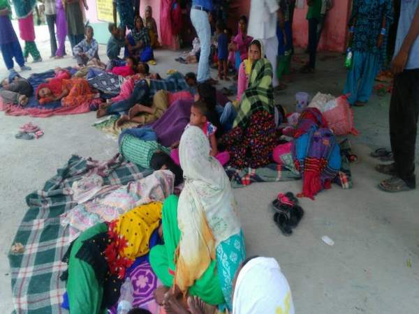 रोजा इफ्तार के बाद 150 लोगों को ले जाना पड़ा अस्पताल रोजा इफ्तार के बाद 150 लोगों को ले जाना पड़ा अस्पताल