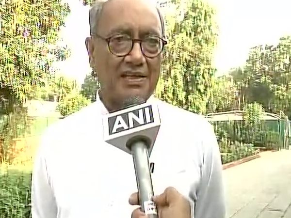 दिग्विजय का संघ पर निशाना, कहा, संघी आतंकवादी होते हैं दिग्विजय का संघ पर निशाना, कहा, संघी आतंकवादी होते हैं