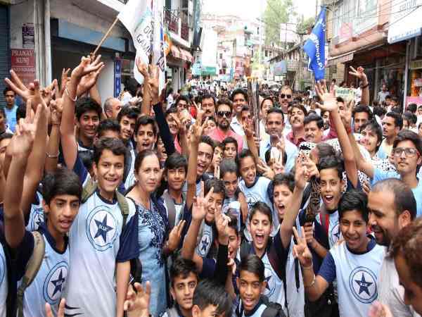 हिमाचल में क्रिकेटर, पहलवान और निशानेबाज आए एक साथ तो दौड़ पड़े युवा हिमाचल में क्रिकेटर, पहलवान और निशानेबाज आए एक साथ तो दौड़ पड़े युवा