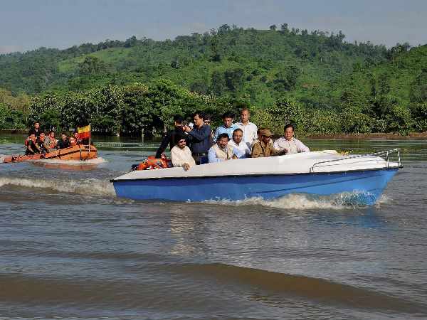 सीएम ने किया बाढ़ ग्रस्त इलाकों का दौरा