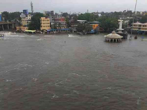 यातायात हुआ ठप्प