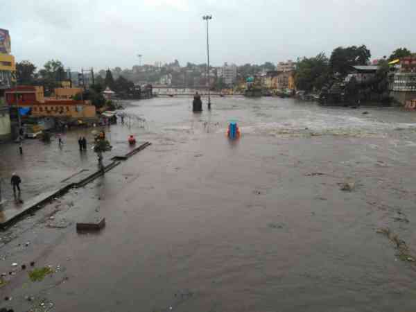 रास्ते हुए जाम