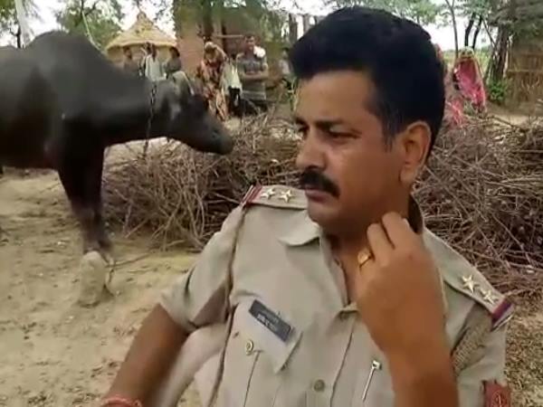 गुंडे की तरह आया पुलिसवाला