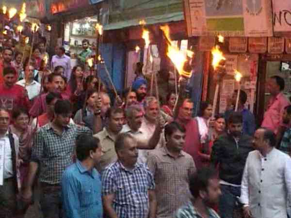 'पुलिस ने असली मुजरिमों का बचाया'