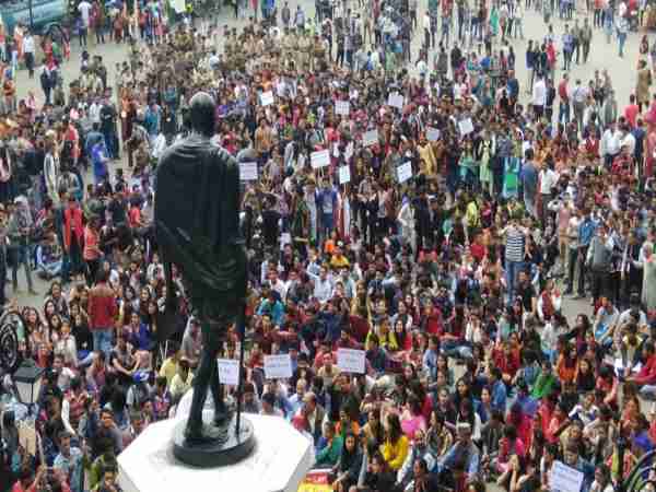 स्कूलों का हुआ बहिष्कार
