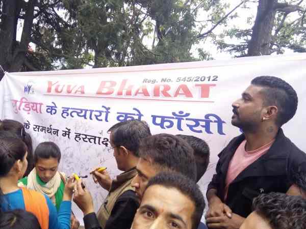 रईसजादों के पीछे चले परिजनों के कई वाहन