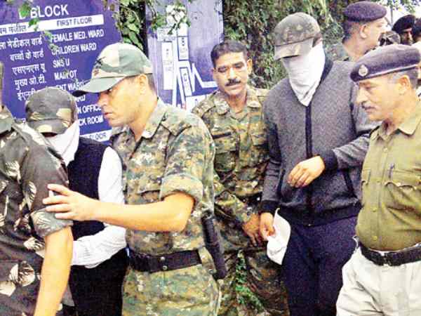 इलाके के रसूखदारों के बेटों को फिर पुलिस ने उठाया