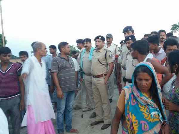 लोगों ने किया बवाल, पुलिस ने मामले को संभाला