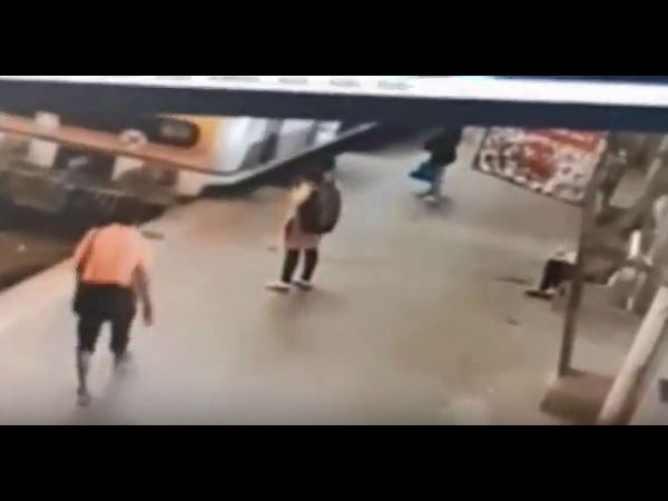 लड़कियों को देखकर करने लगा हस्तमैथुन