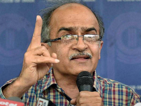 प्रशांत भूषण ने उठाया वेंकैया नायडू के 'जमीन घोटाले' का मामला, मिला तगड़ा जवाब प्रशांत भूषण ने उठाया वेंकैया नायडू के 'जमीन घोटाले' का मामला, मिला तगड़ा जवाब