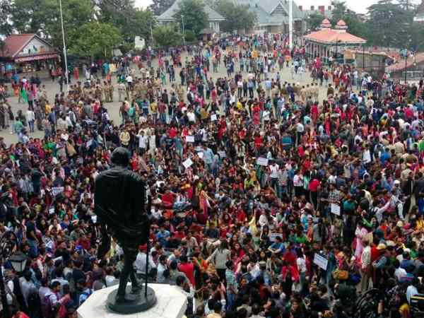 मंगलवार को शिमला-गुम्मा में विरोध प्रदर्शन