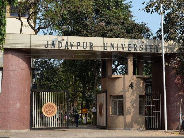 एक छात्र ने बिना एडमिशन एप्लाई के चार विषयों में टॉप कर लिया एक छात्र ने बिना एडमिशन एप्लाई के चार विषयों में टॉप कर लिया