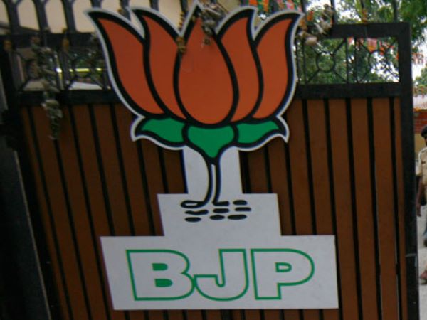 स्वीकार नहीं हुआ है इस्तीफा