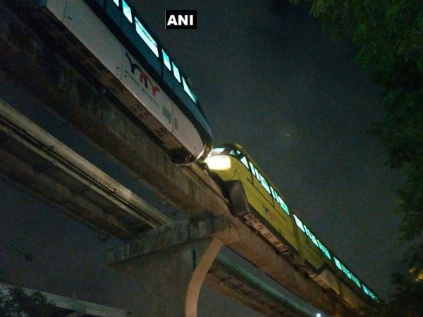 मुंबई: एक ही ट्रैक पर आ गईं दो मोनो रेल, हो सकता था बड़ा हादसा मुंबई: एक ही ट्रैक पर आ गईं दो मोनो रेल, हो सकता था बड़ा हादसा