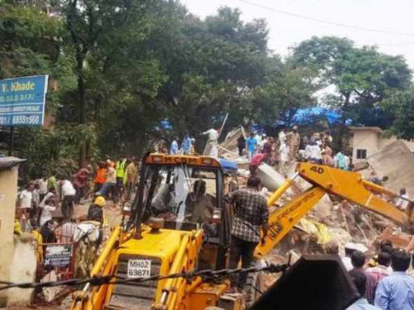 मुंबई में ढही चार मंजिला इमारत, मलबे में फंसे 20 से 25 लोग मुंबई में ढही चार मंजिला इमारत, मलबे में फंसे 20 से 25 लोग