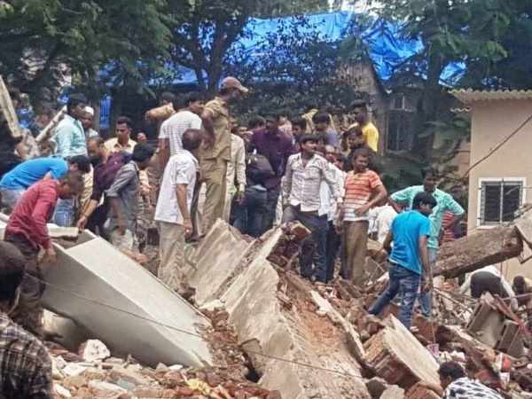 मुंबई में ढही चार मंजिला इमारत, मलबे में फंसे 20 से 25 लोग मुंबई में ढही चार मंजिला इमारत, मलबे में फंसे 20 से 25 लोग