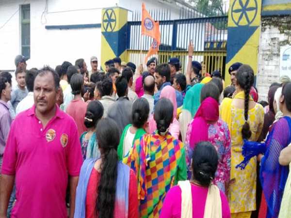 कोटखाई का मुद्दा अभी थमा नहीं कि चंबा बन गया है लोगों का गुस्सा कोटखाई का मुद्दा अभी थमा नहीं कि चंबा बन गया है लोगों का गुस्सा