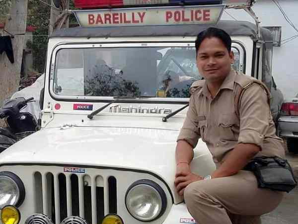 यूपी पुलिस के सिपाही ने खुद को मार ली गोली, घर में मिली लाश यूपी पुलिस के सिपाही ने खुद को मार ली गोली, घर में मिली लाश