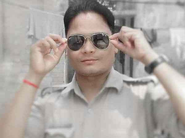 यूपी पुलिस के सिपाही ने खुद को मार ली गोली, घर में मिली लाश यूपी पुलिस के सिपाही ने खुद को मार ली गोली, घर में मिली लाश