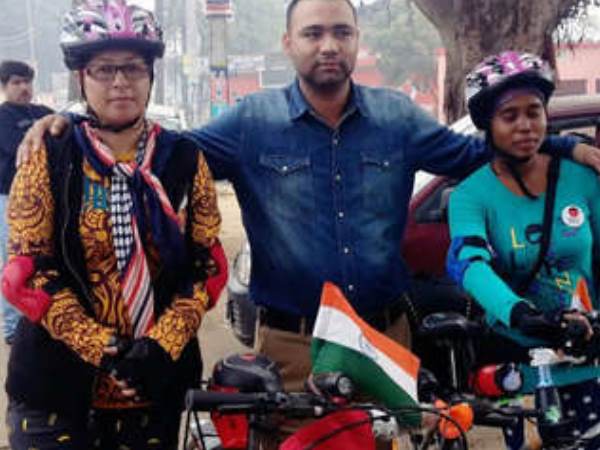 साइकिल से देश का चक्कर लगाकर लौटी बिहार की बेटी, नीतीश को बताएंगी महिलाओं का हाल साइकिल से देश का चक्कर लगाकर लौटी बिहार की बेटी, नीतीश को बताएंगी महिलाओं का हाल